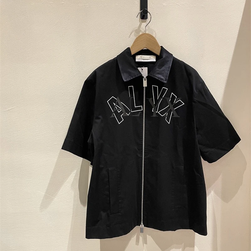 1017 ALYX 9SM Black Jacket Graffiti Inkjet Logo 1:1 High Quality Oversized Lapel Zipper Shirts
1017 ALYX 9SM Black Jacket Graffiti Inkjet Logo 1:1 High Quality Oversized Lapel Zipper Shirts