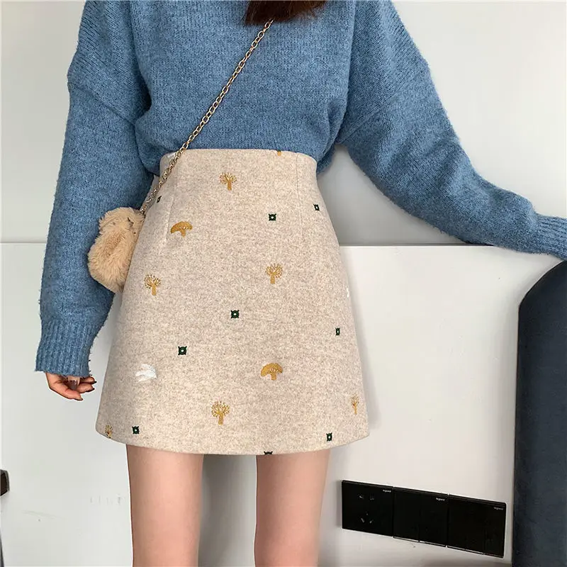 Spring Autumn Winter Black Skirt Women 2023 New Korean Style High Waist Woolen Embroidery Hip Mini Women's Skirt
Spring Autumn Winter Black Skirt Women 2023 New Korean Style High Waist Woolen Embroidery Hip Mini Women's Skirt