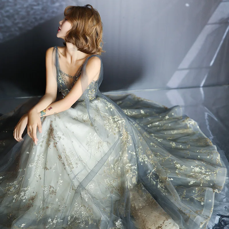 Sequin Decal Prom Dresses Long V Neck Light Gray High Split Tulle Sweep Train Sleeveless Evening Gown A-line Backless Vestido De
Sequin Decal Prom Dresses Long V Neck Light Gray High Split Tulle Sweep Train Sleeveless Evening Gown A-line Backless Vestido De