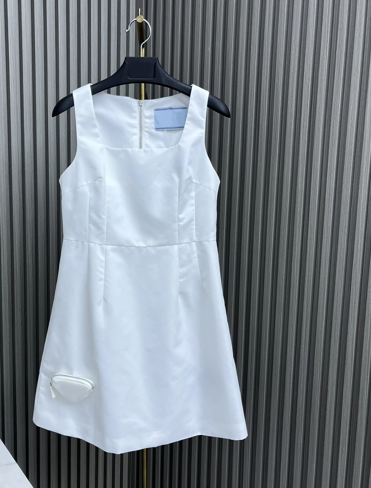 Wide shoulder motorcycle bag dress partial A-line version does not pick the figure720
Wide shoulder motorcycle bag dress partial A-line version does not pick the figure720