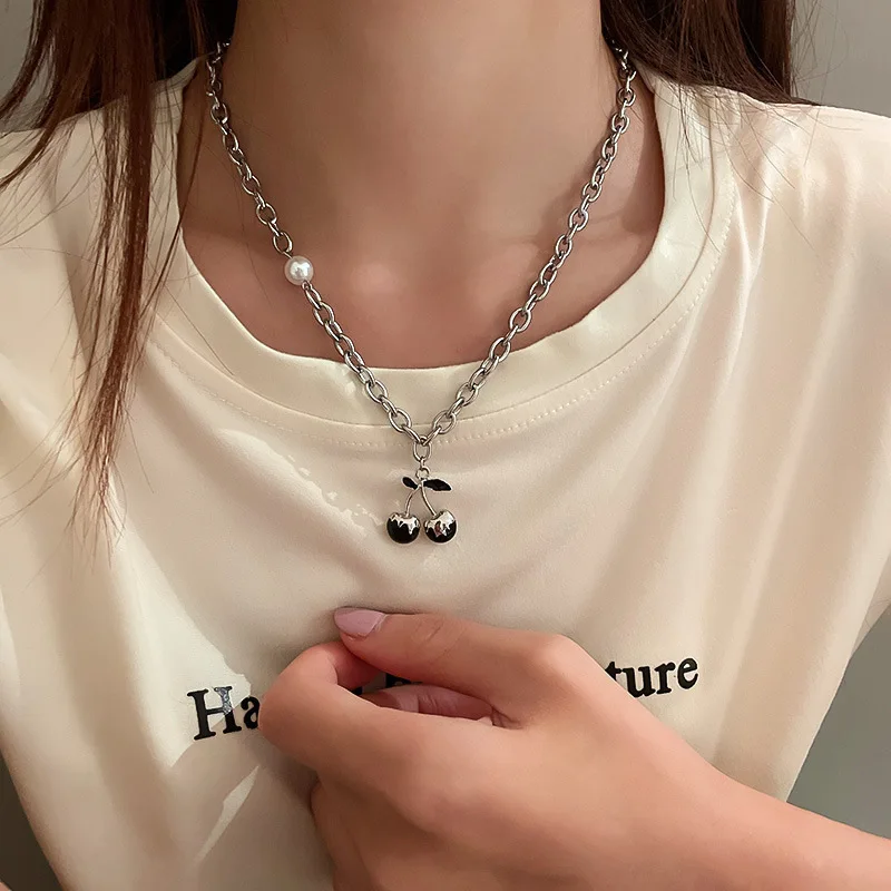 

Hip-hop Stainless Steel Jewelry 2022 Black Cherry Imitation Pearl Pendant Necklaces for Women Collarbone Chain Necklace Collares