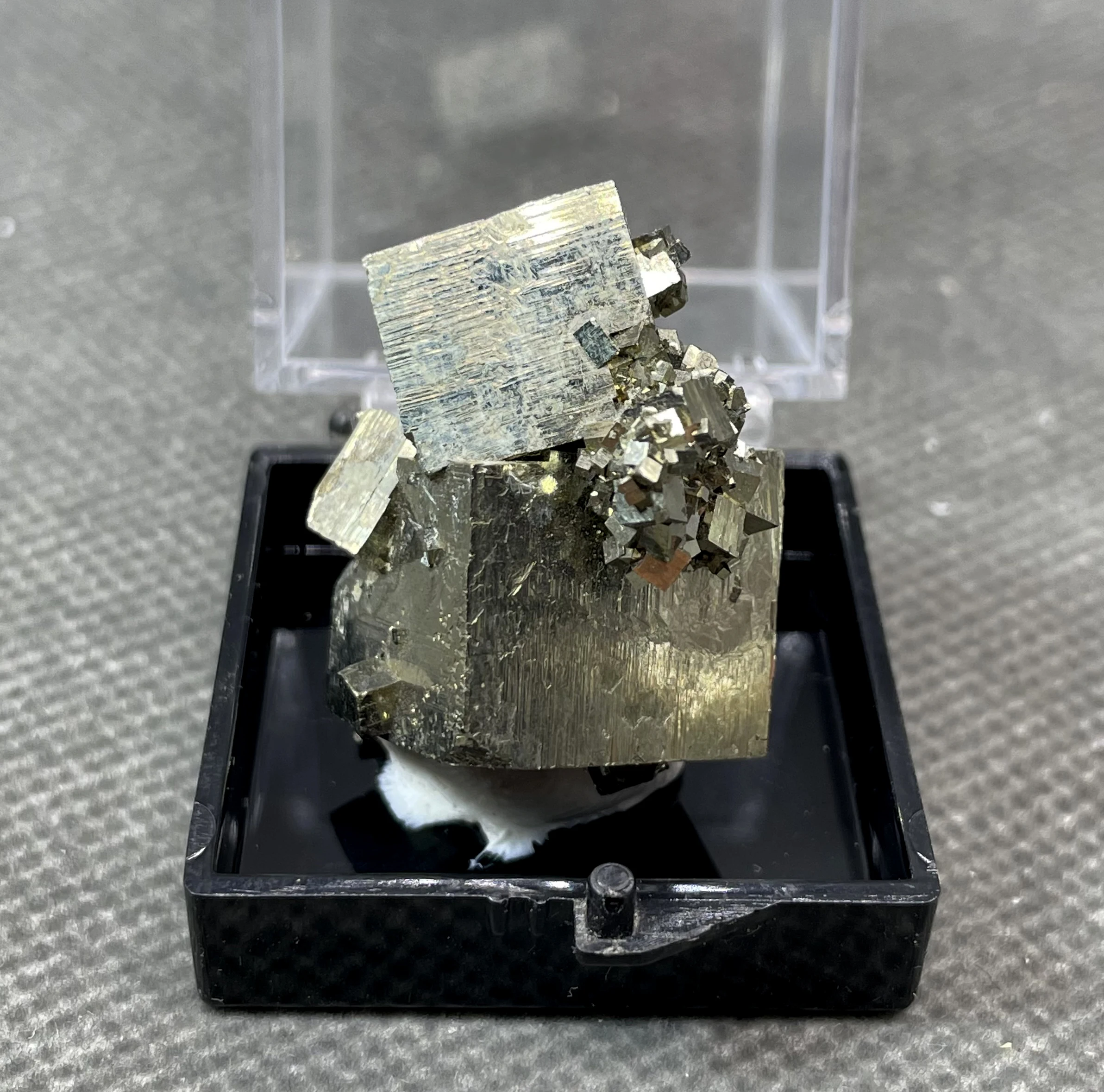 

NEW! 100% Natural rare Shiny pyrite mineral specimen stones and crystals healing crystals quartz (box size 3.4cm)