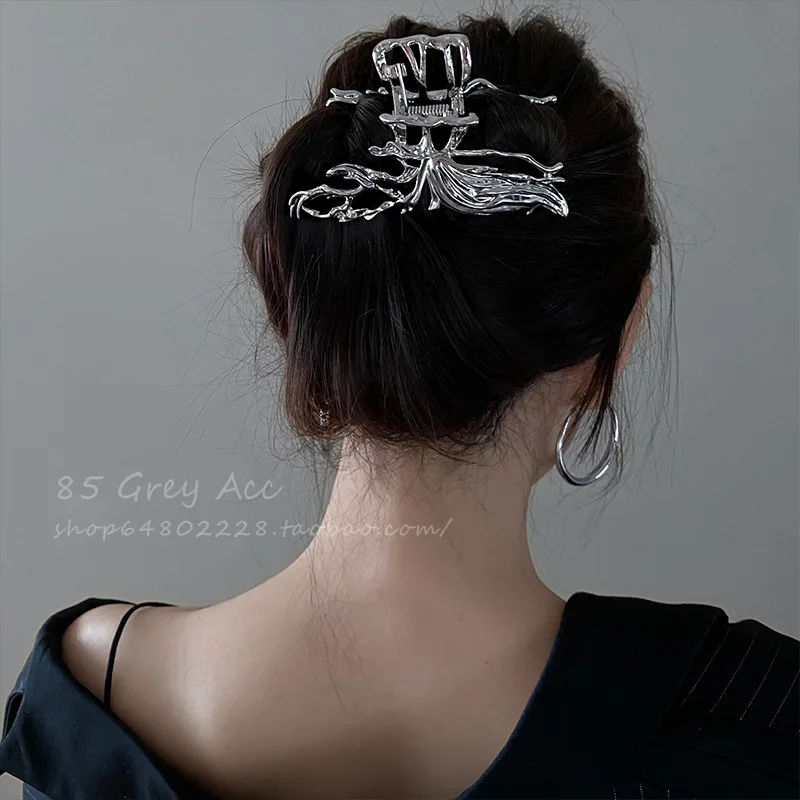 2022 New Fashion Gothic Metal Liquid Hairpin Women's Back Pan Hair Grip Advanced Sense Large Shark Clip Hair Accessories
2022 New Fashion Gothic Metal Liquid Hairpin Women's Back Pan Hair Grip Advanced Sense Large Shark Clip Hair Accessories