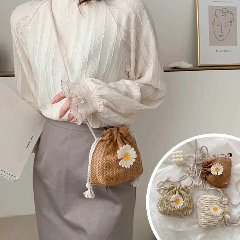Fashion Small Shoulder Bags Women Drawstring Straw Bags Flower Embroidery Bags Ladies Summer Beach Handmade Crossbody Bags 
Fashion Small Shoulder Bags Women Drawstring Straw Bags Flower Embroidery Bags Ladies Summer Beach Handmade Crossbody Bags