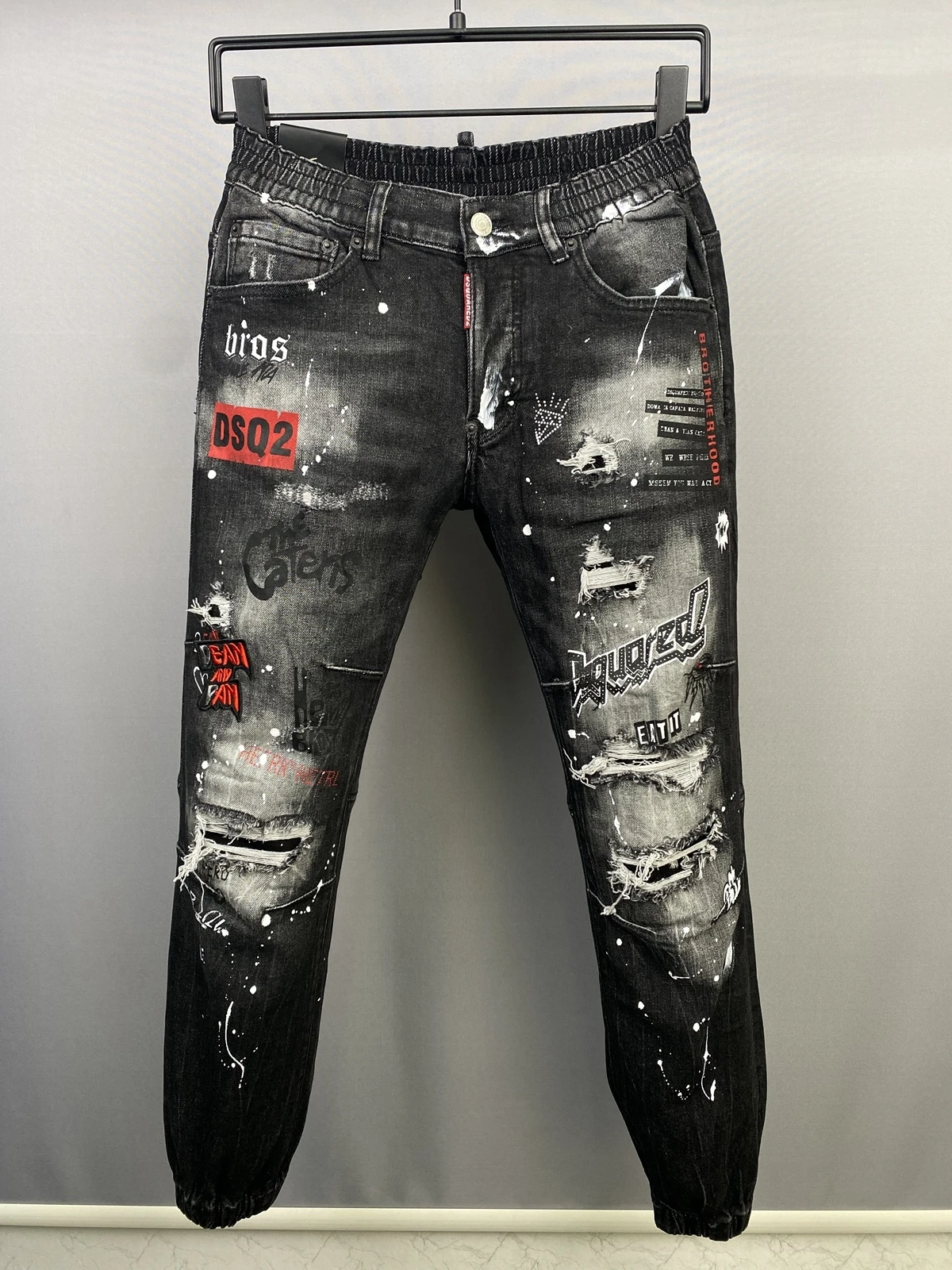 Dsquared2 Ink Splattered Jeans D2 Embroidered Appliqués Ripped Holes Patches Cuffs Jeans Distressed Streetwear Size 44-54 A502
Dsquared2 Ink Splattered Jeans D2 Embroidered Appliqués Ripped Holes Patches Cuffs Jeans Distressed Streetwear Size 44-54 A502