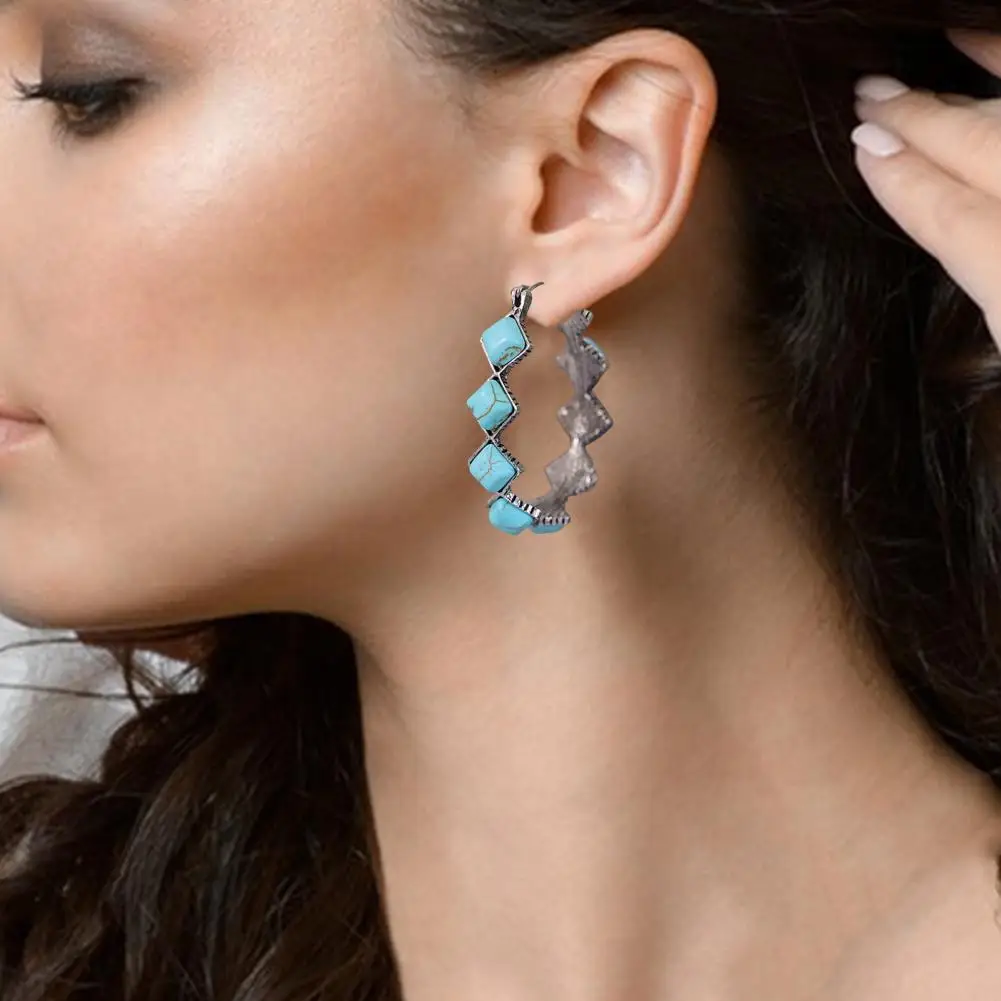 1 Pair High-class Hoop Earrings Casual Women Earrings U Shape Small Faux Turquoise Women Earrings Decorative
1 Pair High-class Hoop Earrings Casual Women Earrings U Shape Small Faux Turquoise Women Earrings Decorative
