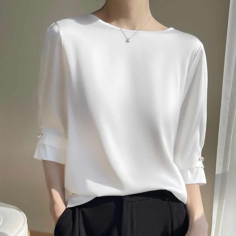 Satin silk 2023 summer women's new crewneck temperament loose short pearl sleeve decoration simple matching T-shirt
Satin silk 2023 summer women's new crewneck temperament loose short pearl sleeve decoration simple matching T-shirt