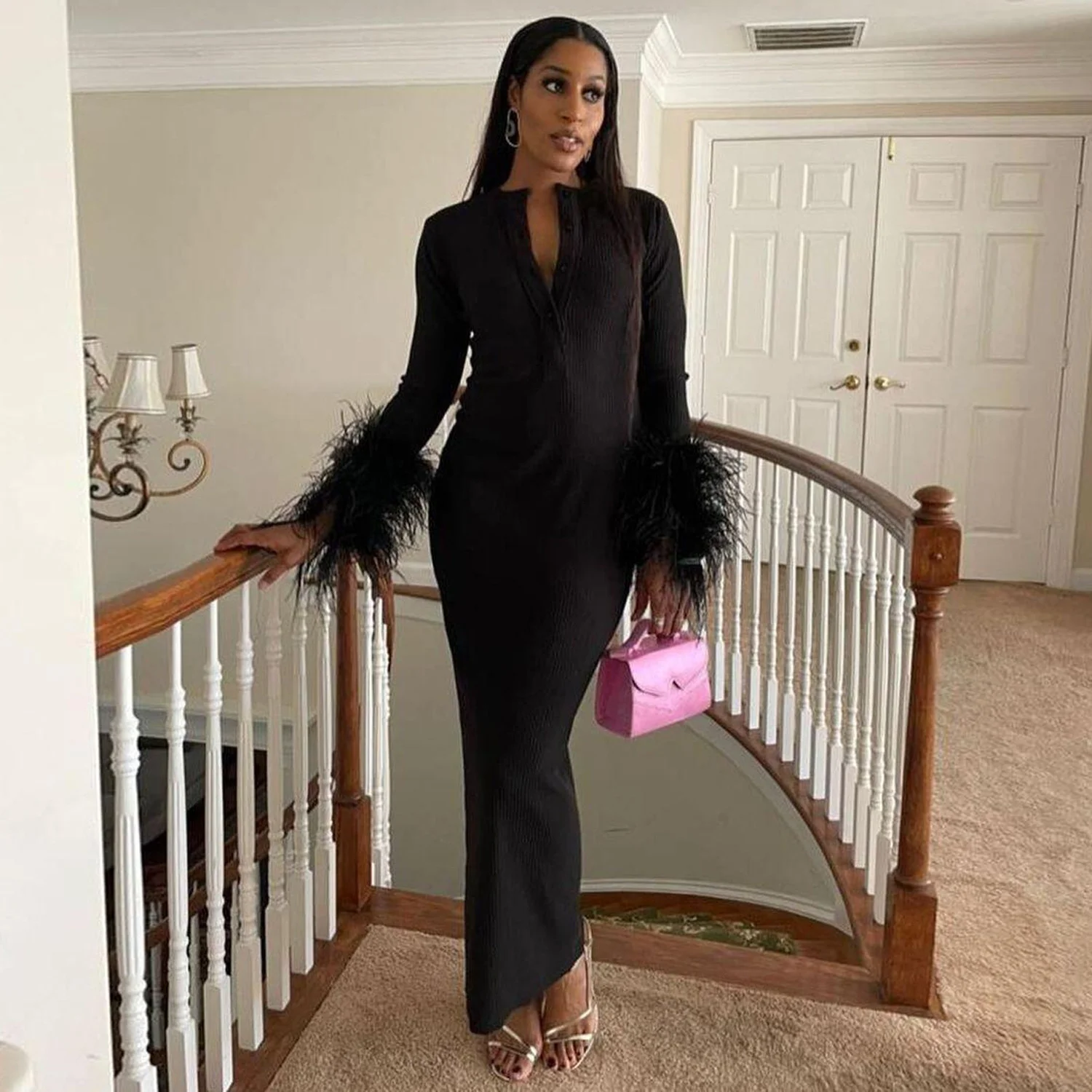 Fashionable New Women's Slim Deep V Button Feather High Waist Knitted Hip Bag Long Sleeve Elegant Solid Color Dress
Fashionable New Women's Slim Deep V Button Feather High Waist Knitted Hip Bag Long Sleeve Elegant Solid Color Dress