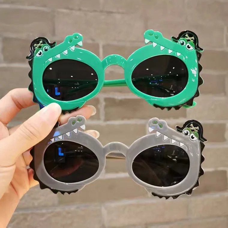 Cartoon baby modeling boys and girls fashion show small crocodile UV protection sunglasses for children
Cartoon baby modeling boys and girls fashion show small crocodile UV protection sunglasses for children