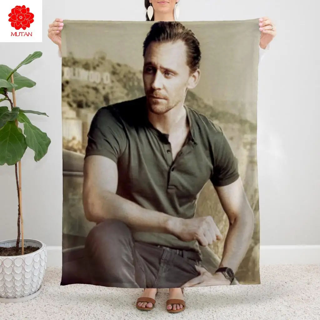 Tom Hiddleston художественное одеяло флисовое с принтом актера портативное очень теплое плед одеяло для постельных принадлежностей диван-кроват...
Tom Hiddleston художественное одеяло флисовое с принтом актера портативное очень теплое плед одеяло для постельных принадлежностей диван-кроват...