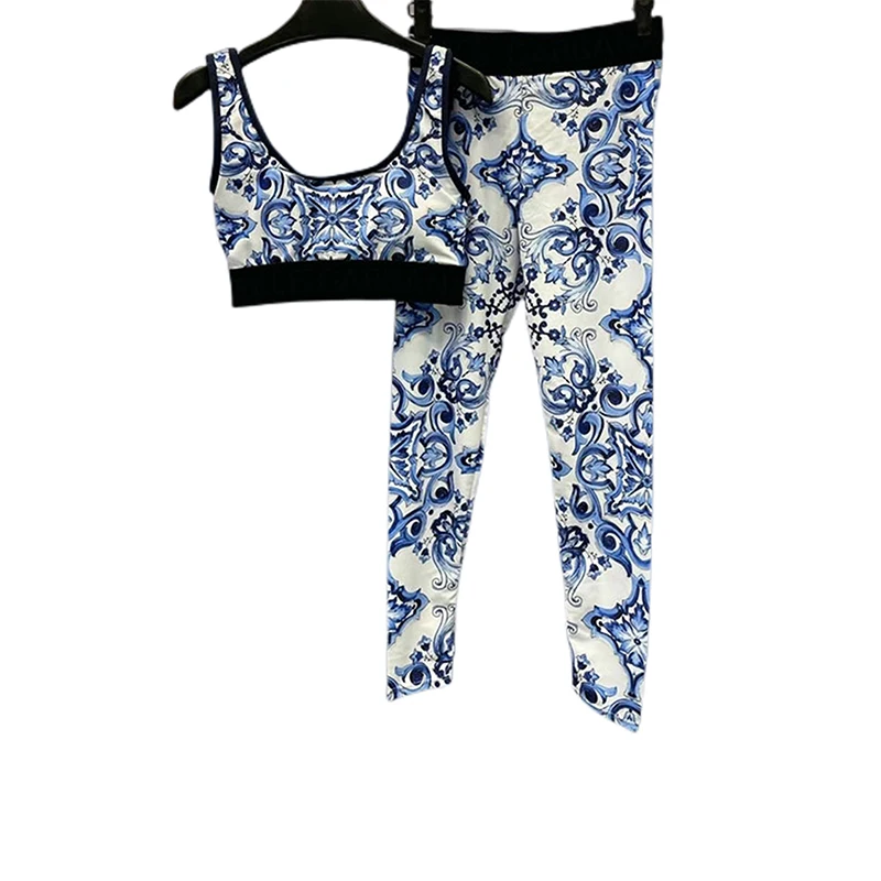 2022 New Women Blue And White Porcelain Print Sports Set TOP AND LEGGING Swimsuit Bathing Suit
2022 New Women Blue And White Porcelain Print Sports Set TOP AND LEGGING Swimsuit Bathing Suit