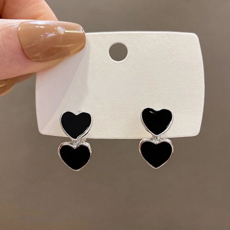 Retro Black Heart Pendant Ear Stud Earrings Luxury Jewelry Accessories European and American Party Earrings For Woman Gift
Retro Black Heart Pendant Ear Stud Earrings Luxury Jewelry Accessories European and American Party Earrings For Woman Gift