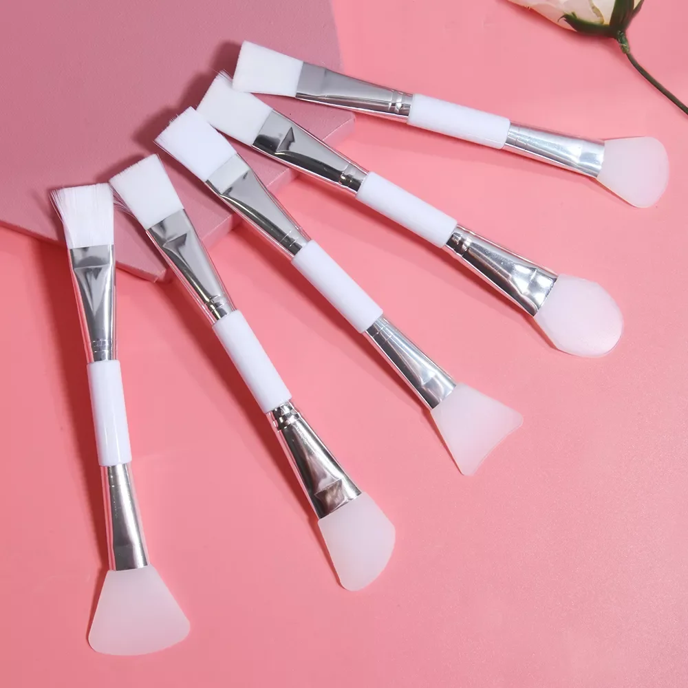 NEW2023 Silicone Facial Mask Brush Professional Double-headed Wool Fiber Blending Brushes Easy To Clean Skin Care Cosmetic Tool
NEW2023 Silicone Facial Mask Brush Professional Double-headed Wool Fiber Blending Brushes Easy To Clean Skin Care Cosmetic Tool