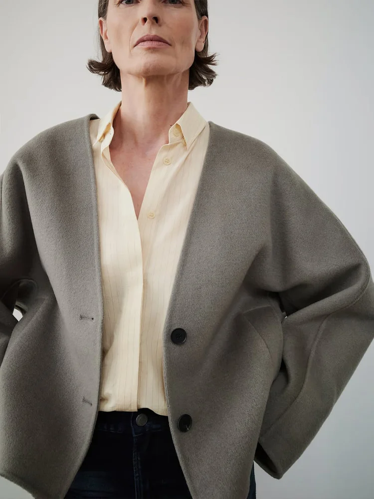 ZA-Counter quality loose wool blended jacket 2023 autumn new wool blended kimono style jacket women's tops
ZA-Counter quality loose wool blended jacket 2023 autumn new wool blended kimono style jacket women's tops