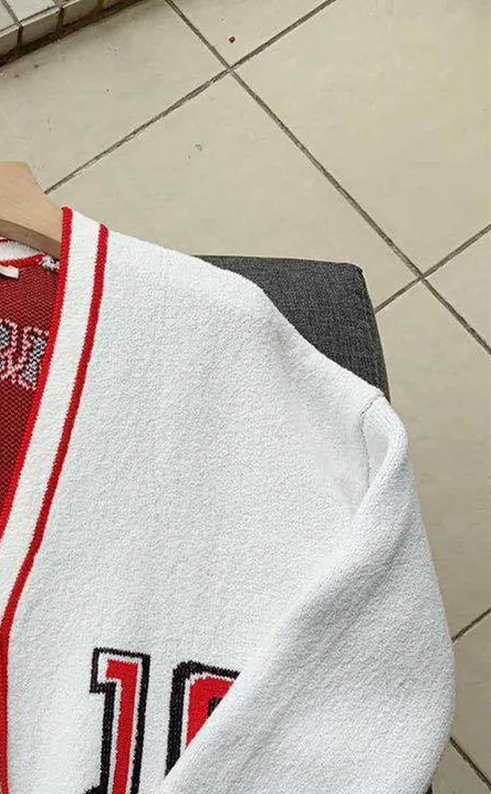 Preppy Style Women Sweater Letters Knitted V-Neck Ladies Long Sleeve Knit Cardigan Knitwear Top Single-Breasted Pockets Coat
Preppy Style Women Sweater Letters Knitted V-Neck Ladies Long Sleeve Knit Cardigan Knitwear Top Single-Breasted Pockets Coat