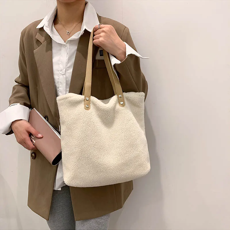 Brand Luxury Women Tote Bag Large-capacity Travel Shoulder Bags 202Fashion Plush Handbag Designer Women Armpit Shopping Bag
Brand Luxury Women Tote Bag Large-capacity Travel Shoulder Bags 202Fashion Plush Handbag Designer Women Armpit Shopping Bag