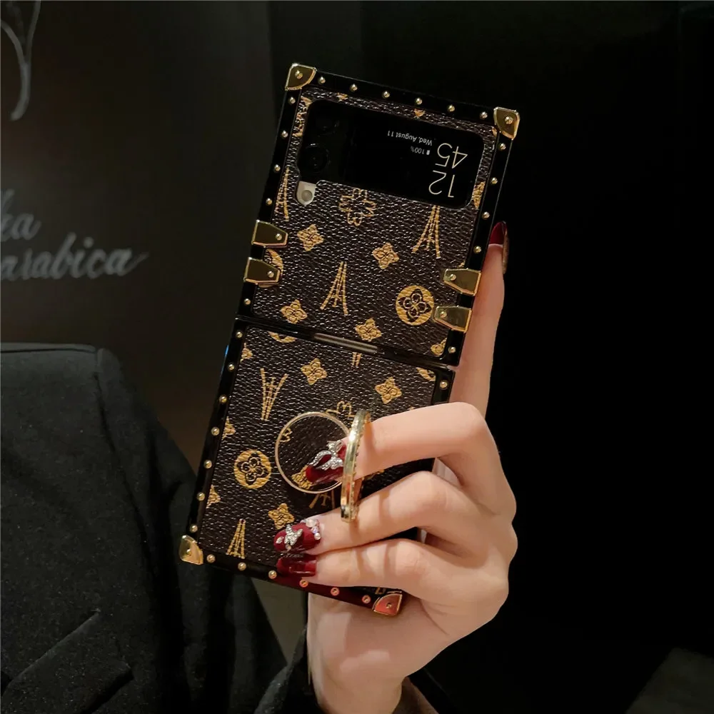 S23 Luxury Fashion Retro Flower Square Case For Samsung Galaxy Z Flip 5 4 ZFlip 3 5G Diamond Ring Holder Shockproof Cover Fundas
S23 Luxury Fashion Retro Flower Square Case For Samsung Galaxy Z Flip 5 4 ZFlip 3 5G Diamond Ring Holder Shockproof Cover Fundas