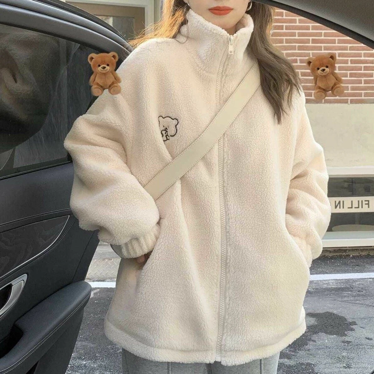 2022 Autumn New Loose Turtleneck Lamb Fleece Sweatshirt Thick All-Match Cute Bear Cardigan Top Woman Sweet Soft Streetwear
2022 Autumn New Loose Turtleneck Lamb Fleece Sweatshirt Thick All-Match Cute Bear Cardigan Top Woman Sweet Soft Streetwear