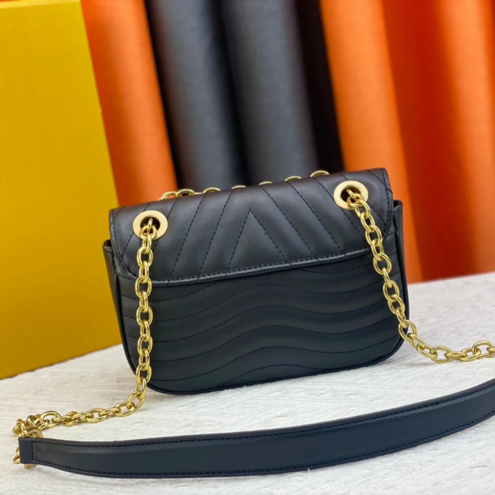 High Quality 2023 New Womens Wave Shoulder Bags Luxury Designer Chain Crossbody Lady Messenger Bag Genuine Leather Handbag
High Quality 2023 New Womens Wave Shoulder Bags Luxury Designer Chain Crossbody Lady Messenger Bag Genuine Leather Handbag
