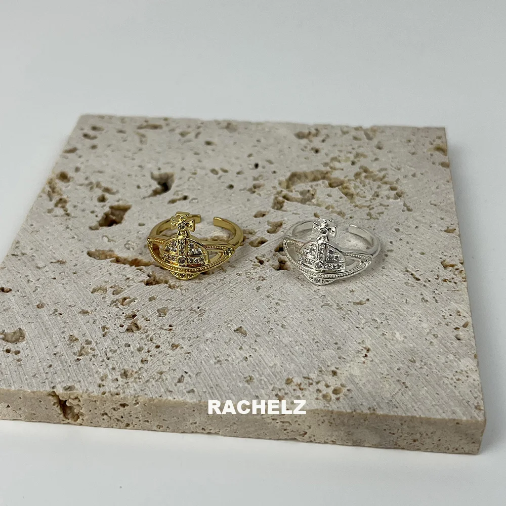 Женское кольцо с бриллиантами, в виде планеты 
Женское кольцо с бриллиантами, в виде планеты