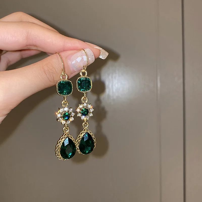 New Fashion Trend Elegant Delicate Green Crystal Long Pearl Tassel Earrings Women's Party Wedding High Jewelry Party Gifts
New Fashion Trend Elegant Delicate Green Crystal Long Pearl Tassel Earrings Women's Party Wedding High Jewelry Party Gifts