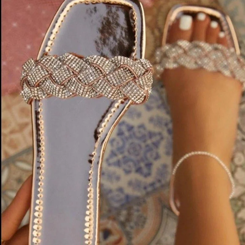 European and American Flat-bottomed Rhinestone Slippers Women's Woven One-word Belt Outside Wear Sandals and Slippers Women
European and American Flat-bottomed Rhinestone Slippers Women's Woven One-word Belt Outside Wear Sandals and Slippers Women