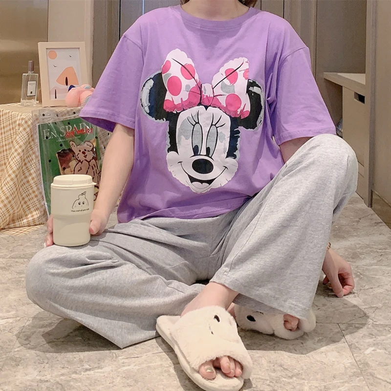 Осенняя женская пижама Disney с Микки, штаны из 2 частей с мультяшным рисунком, Короткие топы, удобная домашняя одежда
Осенняя женская пижама Disney с Микки, штаны из 2 частей с мультяшным рисунком, Короткие топы, удобная домашняя одежда