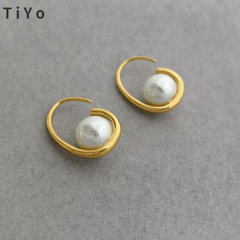 Trendy Jewelry High Quality Brass Golden Earrings Hot Sale Delicate Design Metallic Glass Pearl Drop Earrings For Women Gifts
Trendy Jewelry High Quality Brass Golden Earrings Hot Sale Delicate Design Metallic Glass Pearl Drop Earrings For Women Gifts