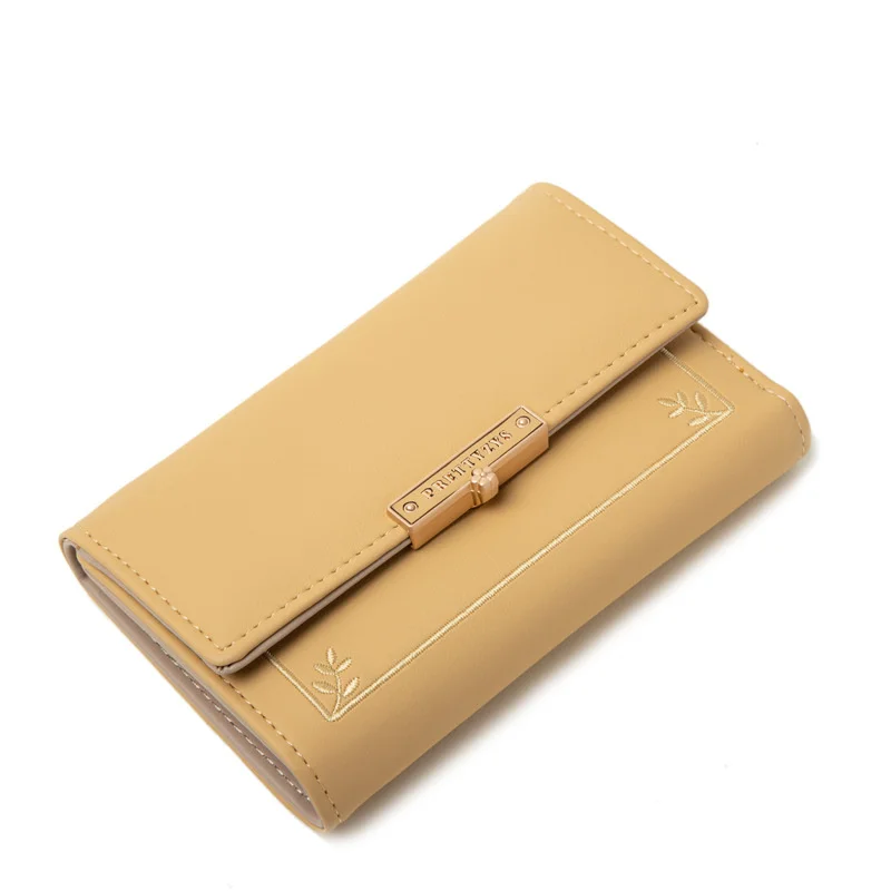 Кошелек женский средней длины на молнии с пряжкой
Кошелек женский средней длины на молнии с пряжкой