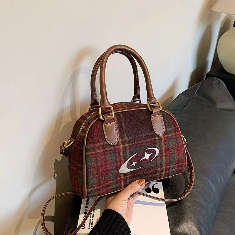 Women's autumn and winter woolen bags, new casual plaid handbags, fashionable shoulder bags, crossbody bags
Women's autumn and winter woolen bags, new casual plaid handbags, fashionable shoulder bags, crossbody bags
