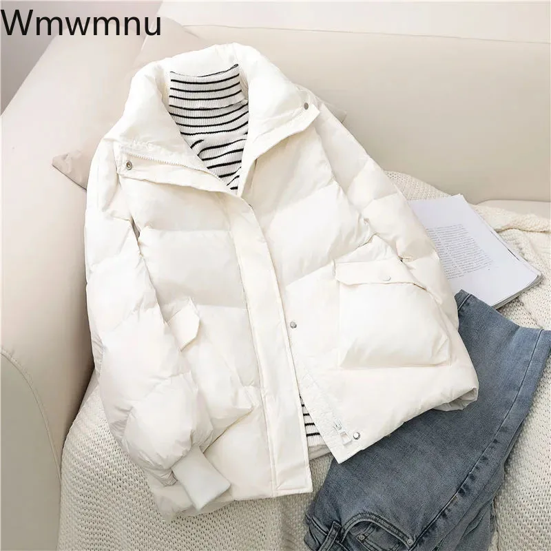 Snow Wear Windproof Thicken Parkas Casual New Short Women Long Sleeve Casaco Stand Collar Winter Warm Cotton Padded Coats
Snow Wear Windproof Thicken Parkas Casual New Short Women Long Sleeve Casaco Stand Collar Winter Warm Cotton Padded Coats