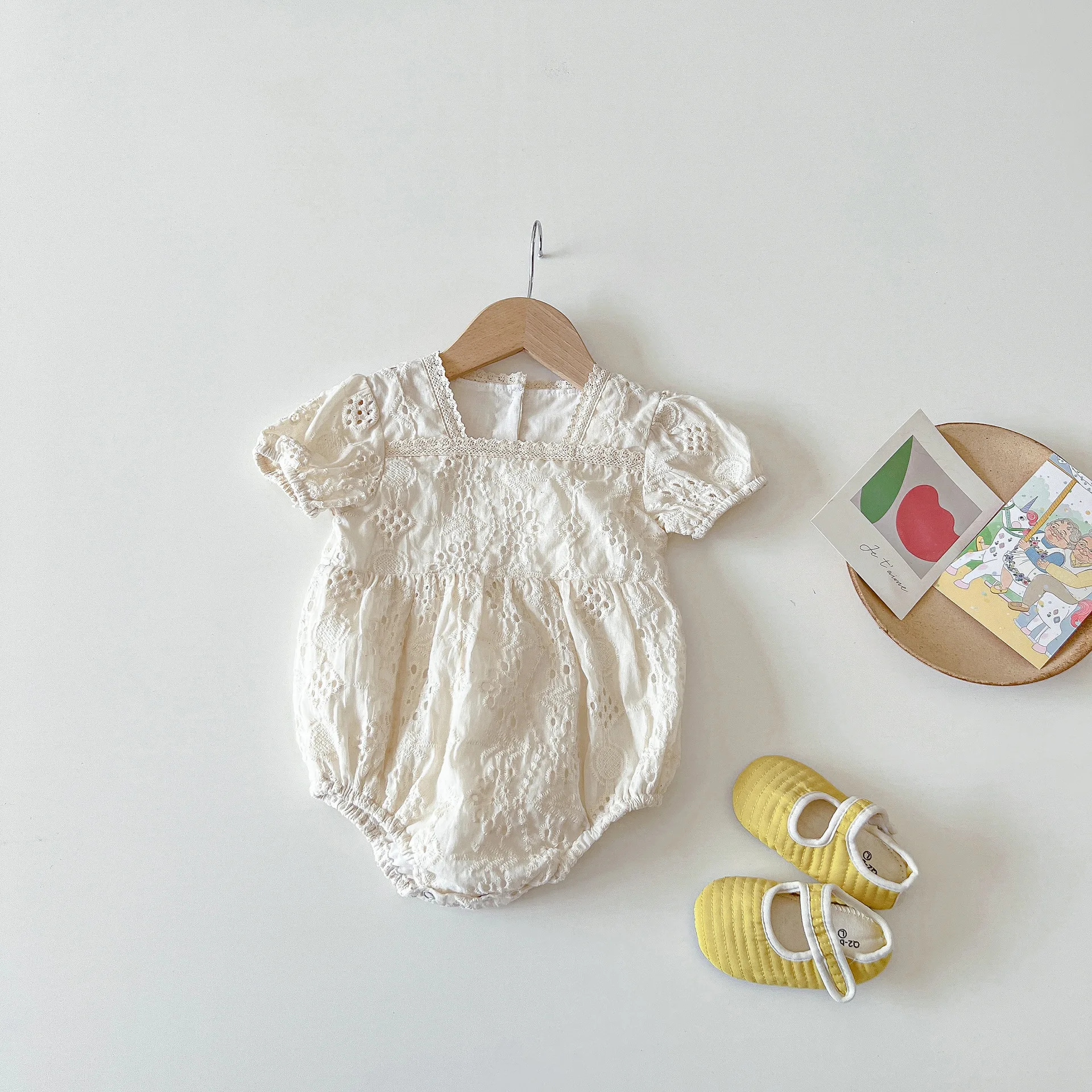 Summer Baby Girl Bodysuits Short Sleeve Cotton Hollowed Out Lace Stitching Baby Girls Clothes Newborn Baby Jumpsuit
Summer Baby Girl Bodysuits Short Sleeve Cotton Hollowed Out Lace Stitching Baby Girls Clothes Newborn Baby Jumpsuit
