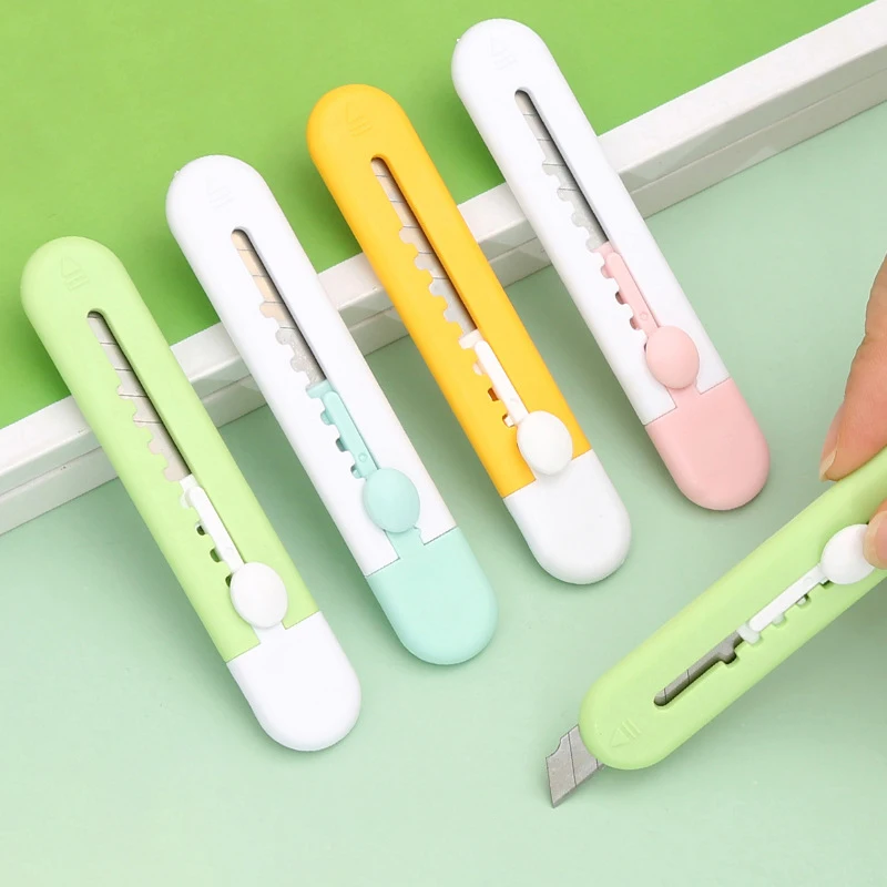 Kawaii knife Cute Art Cutter Utility Knife Box Knife Paper Cutter Craft Wrapping Refillable Blade Stationery School Supplies
Kawaii knife Cute Art Cutter Utility Knife Box Knife Paper Cutter Craft Wrapping Refillable Blade Stationery School Supplies