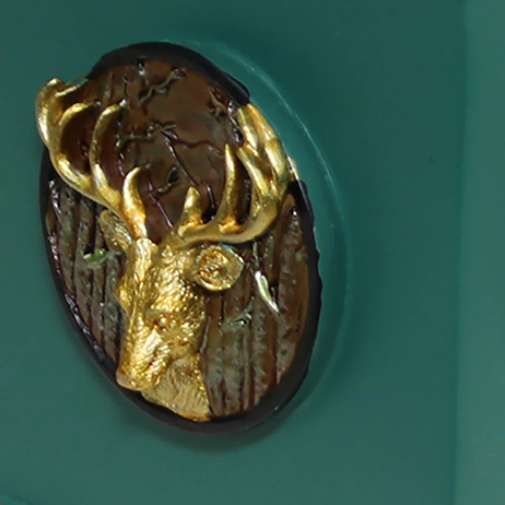 Nordic Creative Resin Golden Deer Head Desktop Storage Box Remote Control Storage Box Office Elk Pen Holder
Nordic Creative Resin Golden Deer Head Desktop Storage Box Remote Control Storage Box Office Elk Pen Holder