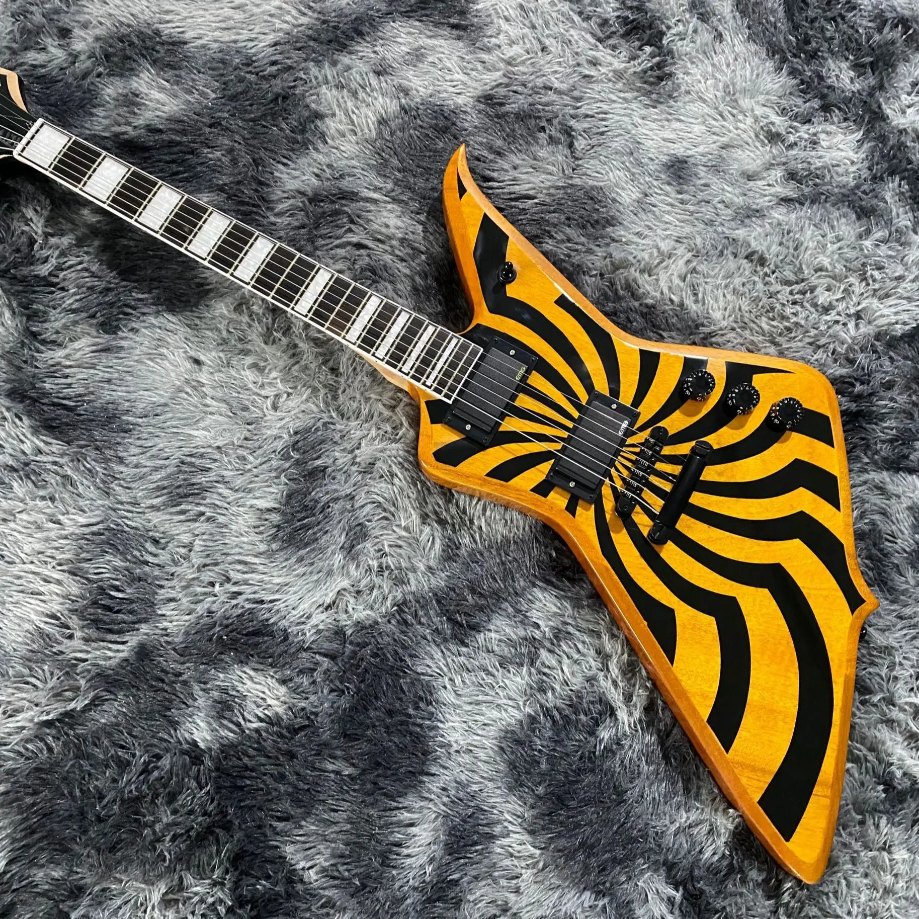 Custom shop WyldeAudio Bullseye Explorer Electric Guitar,MOP Large Block Inlay,Black Hardware
Custom shop WyldeAudio Bullseye Explorer Electric Guitar,MOP Large Block Inlay,Black Hardware