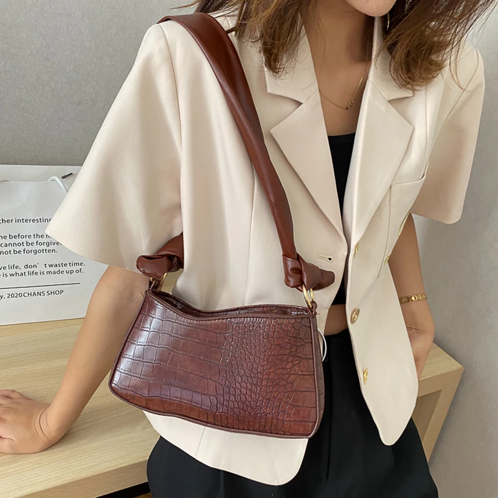 PU Leather Pure Color Chain Tote Women Casual Shoulder Messenger Bags Purses Youth Ladies Simple Versatile Bag
PU Leather Pure Color Chain Tote Women Casual Shoulder Messenger Bags Purses Youth Ladies Simple Versatile Bag