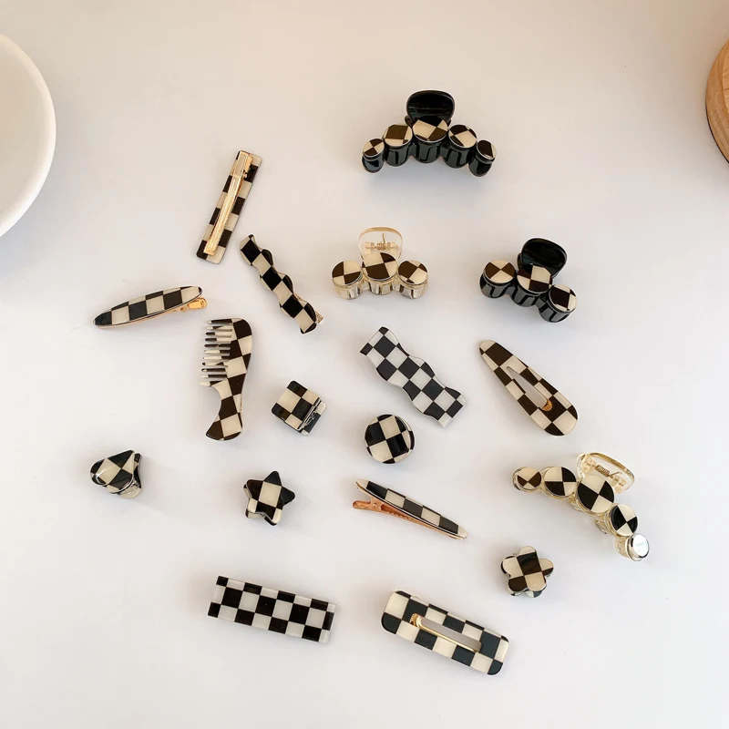 New Fashion Ins Korean Black And White Checkered Hair Claw Clip Geometric PVC Hair Claw Hair Clip For Women Girls Wholesale
New Fashion Ins Korean Black And White Checkered Hair Claw Clip Geometric PVC Hair Claw Hair Clip For Women Girls Wholesale