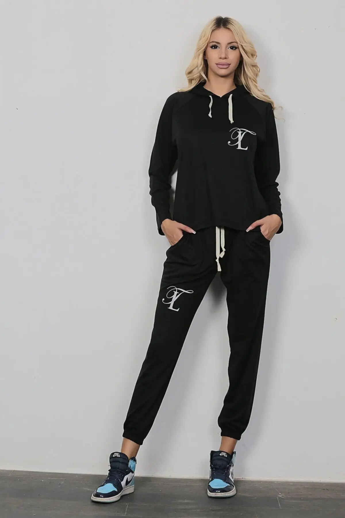 Women's Pajamas Black Hooded Cotton Fabric Sports Sleep Lounge Pajamas Nightwear Nightwear Nightwear Nightwear Casual Home Clothing
Women's Pajamas Black Hooded Cotton Fabric Sports Sleep Lounge Pajamas Nightwear Nightwear Nightwear Nightwear Casual Home Clothing