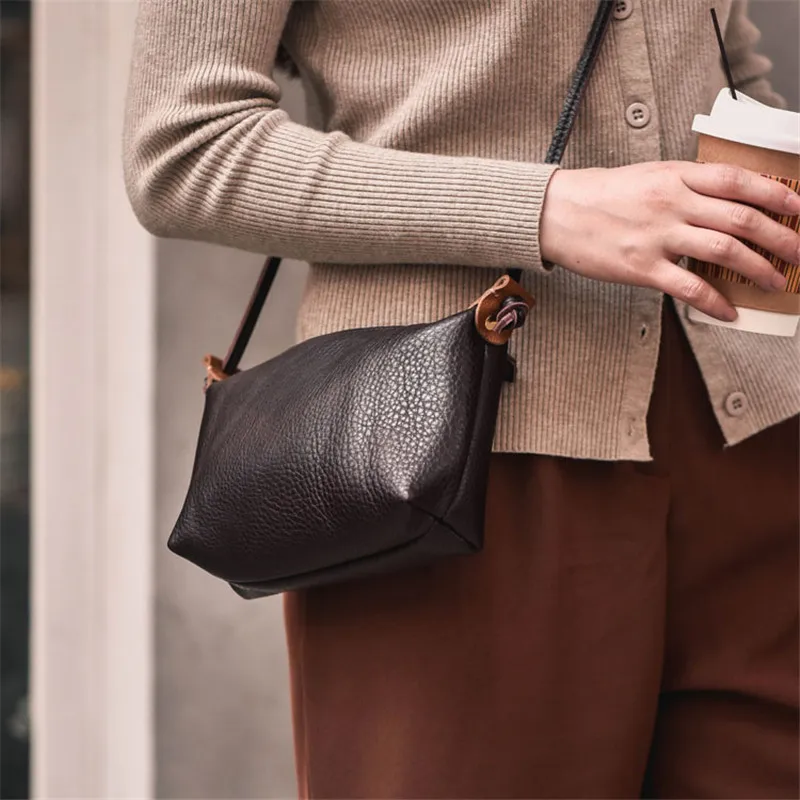 Simple casual luxury natural genuine leather women small crossbody bag outdoor designer handmade real cowhide mini shoulder bag
Simple casual luxury natural genuine leather women small crossbody bag outdoor designer handmade real cowhide mini shoulder bag