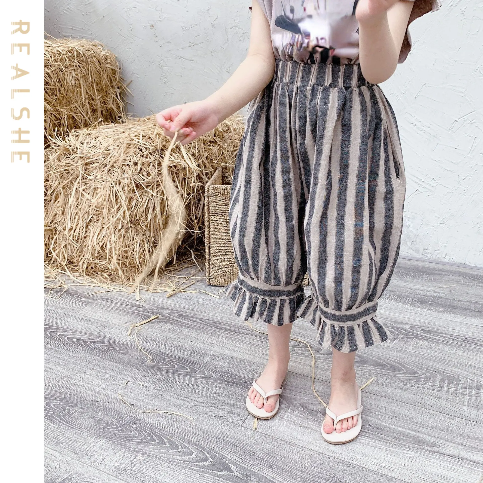 Kids Baby Pants for Girls Spring Summer Striped Ruffles Loose Toddler Trousers Vestido Infantil Clothing for Children
Kids Baby Pants for Girls Spring Summer Striped Ruffles Loose Toddler Trousers Vestido Infantil Clothing for Children