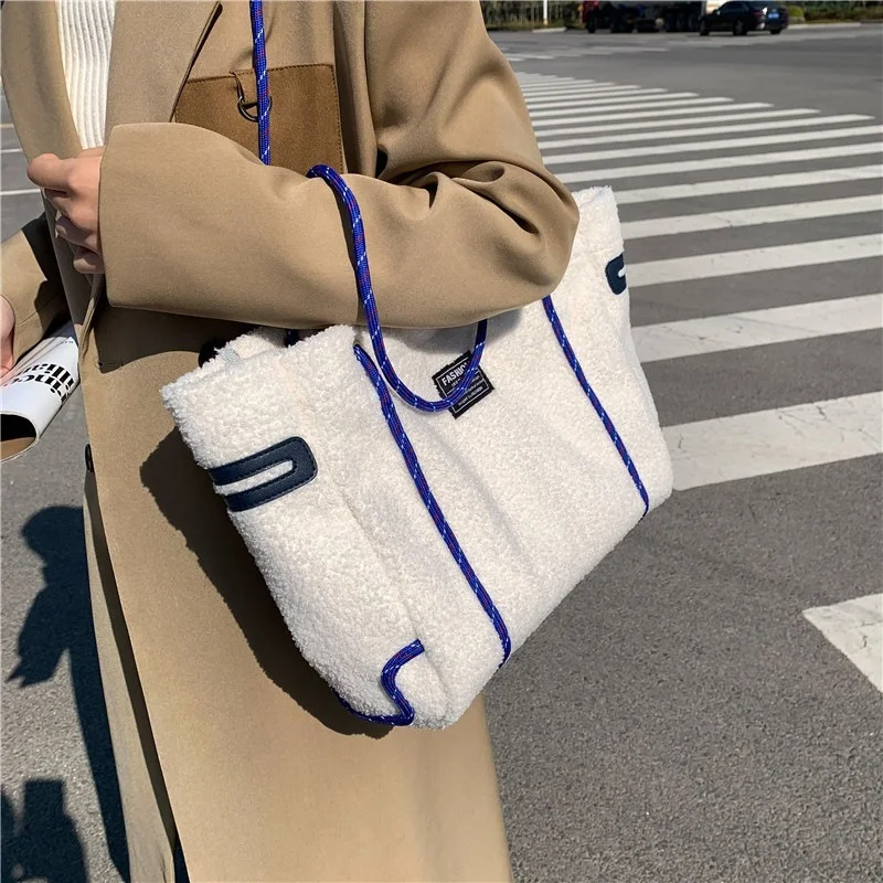 Winter Lambswool Large Capacity Totes Bags For Women Designer Rope Strap Shoulder Bags Faux Lambs Plush Shopper Women's Handbags
Winter Lambswool Large Capacity Totes Bags For Women Designer Rope Strap Shoulder Bags Faux Lambs Plush Shopper Women's Handbags