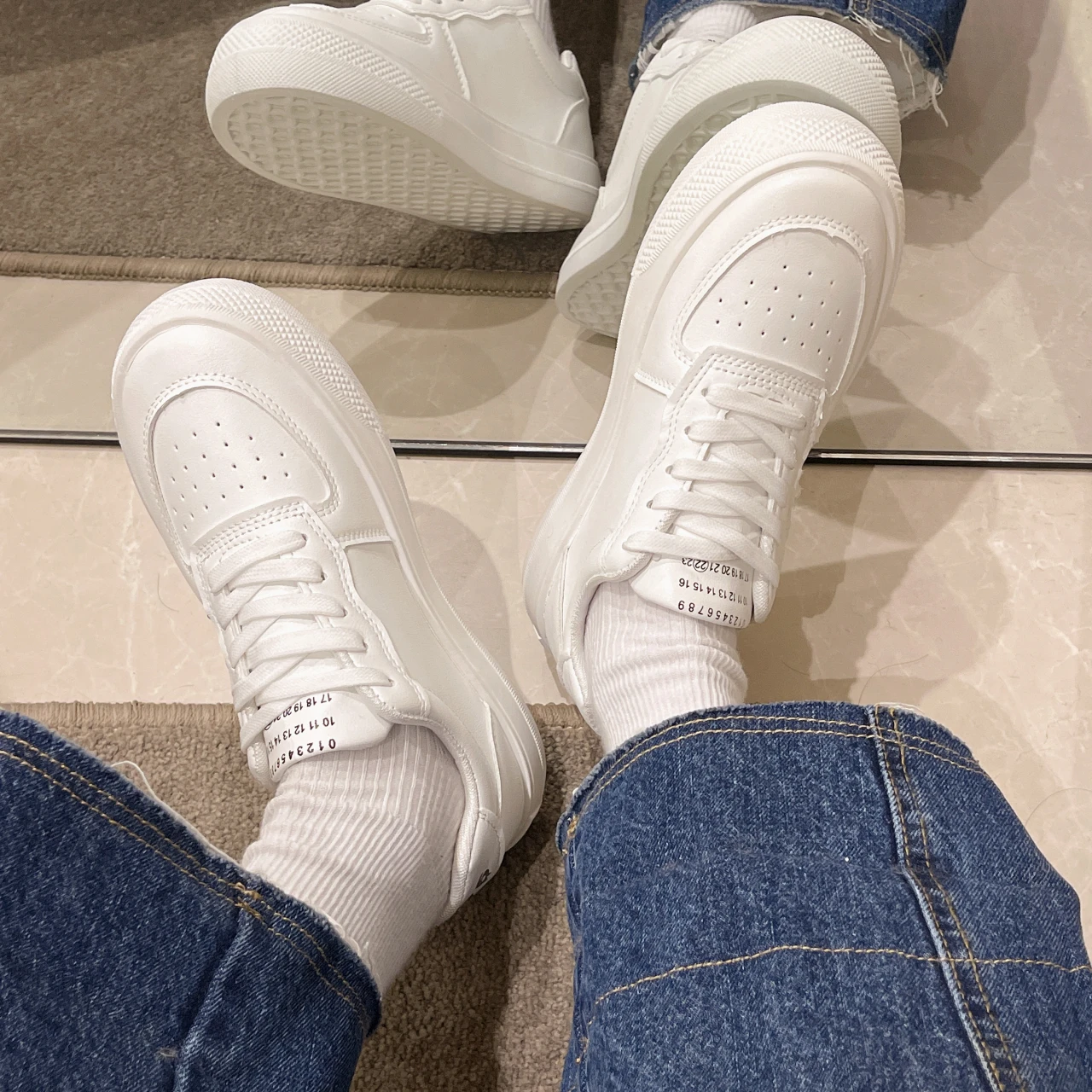 Flat Solid Color Single Shoes Women's Autumn 2022 New Ins Tide All-match Niche Original Round Toe Low-heeled Lace-up Sneakers
Flat Solid Color Single Shoes Women's Autumn 2022 New Ins Tide All-match Niche Original Round Toe Low-heeled Lace-up Sneakers