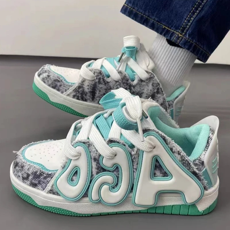 Chic Flats Sneakers Men Low Top Casual Board Shoes Ladies Outdoor Unisex Sport Shoes for Man Unisex School Shoes Women Fashion 
Chic Flats Sneakers Men Low Top Casual Board Shoes Ladies Outdoor Unisex Sport Shoes for Man Unisex School Shoes Women Fashion