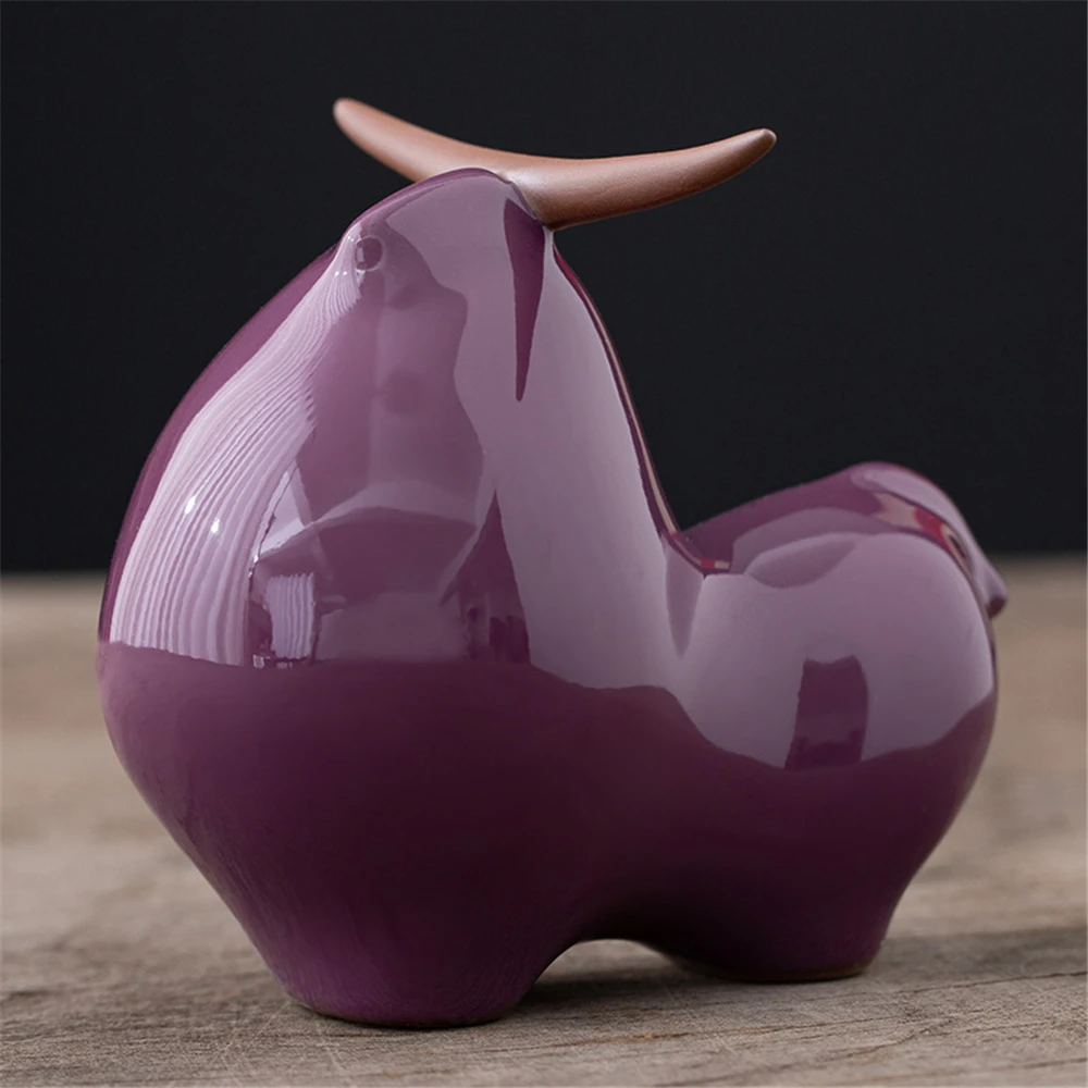 Керамическая статуя быка красного цвета
Керамическая статуя быка красного цвета