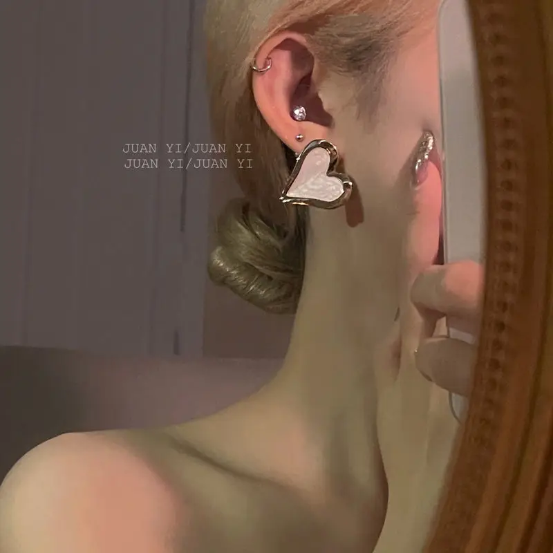 Fashion Heart Tassel Dangle Earrings for Women Charm Asymmetrical Earrings Female Trendy Drop Earrings Luxury Jewelry Ear Studs
Fashion Heart Tassel Dangle Earrings for Women Charm Asymmetrical Earrings Female Trendy Drop Earrings Luxury Jewelry Ear Studs