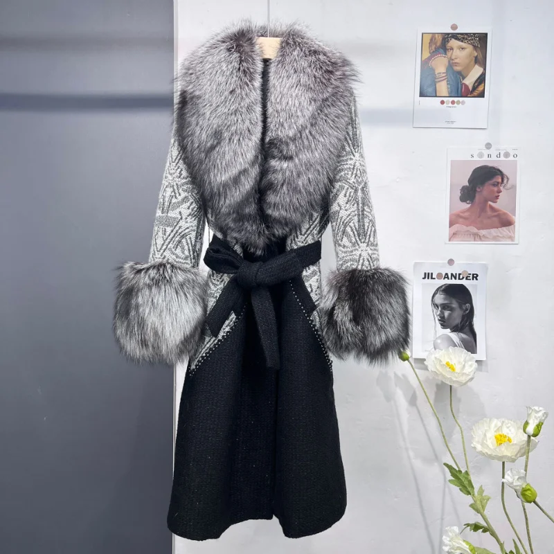 Women Woolen jackets Real Large Silver Fox Fur Collar Cuffs Ladies Tweed Wool Winter Coats And Jackets
Women Woolen jackets Real Large Silver Fox Fur Collar Cuffs Ladies Tweed Wool Winter Coats And Jackets