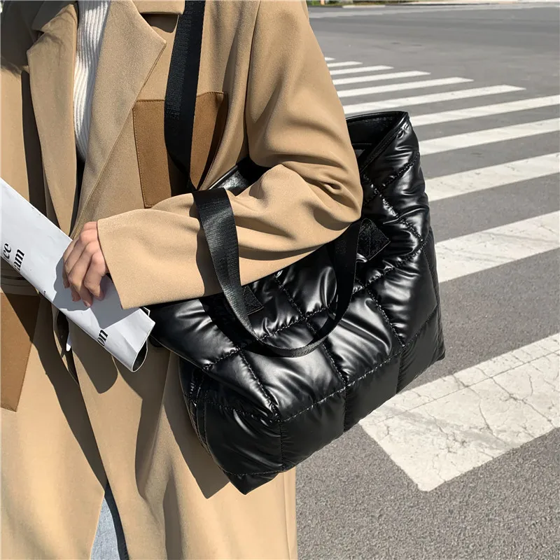 2022 New Spring Autum Women Winter Bag Padded Leather Handbags For Women Fashion Vintage Handle Clutches Female Bag Ladys Totes
2022 New Spring Autum Women Winter Bag Padded Leather Handbags For Women Fashion Vintage Handle Clutches Female Bag Ladys Totes
