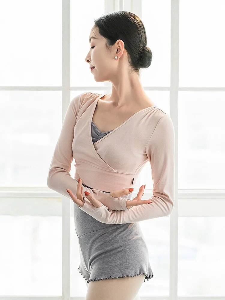 Женский танцевальный топ с V-образным вырезом и длинным рукавом
Женский танцевальный топ с V-образным вырезом и длинным рукавом