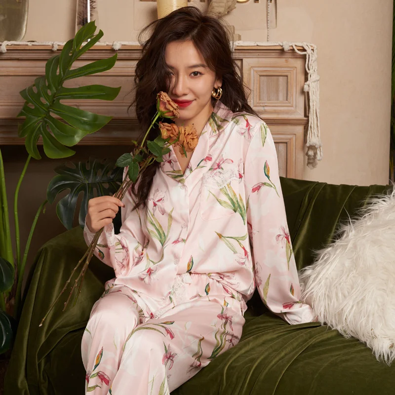 Jiangnan he 2022 spring new ice iris home clothes lace pajamas long sleeved trousers women's home clothes
Jiangnan he 2022 spring new ice iris home clothes lace pajamas long sleeved trousers women's home clothes