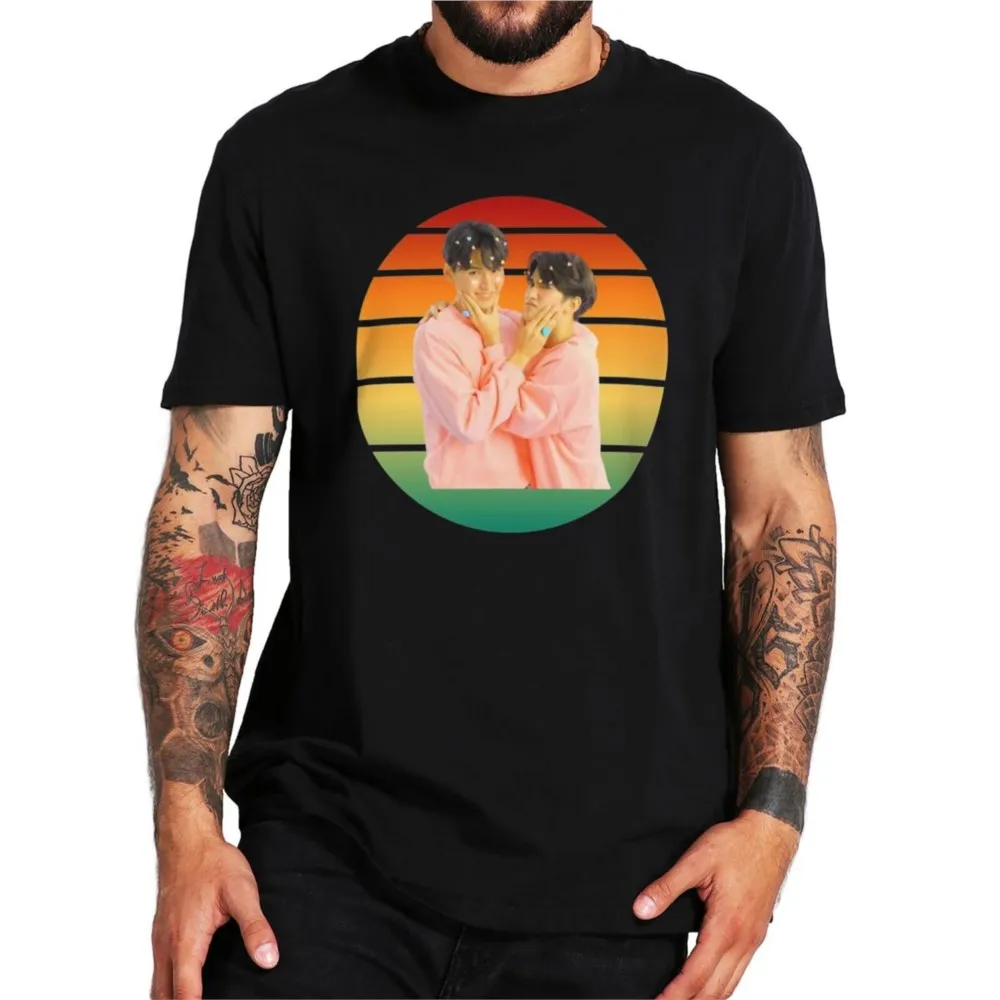 Kinn And Porshce Kinnporsche The Series T-Shirt 2022 Thai Action Romance Drama Fans Tee Summer 100% Cotton Soft T Shirt
Kinn And Porshce Kinnporsche The Series T-Shirt 2022 Thai Action Romance Drama Fans Tee Summer 100% Cotton Soft T Shirt